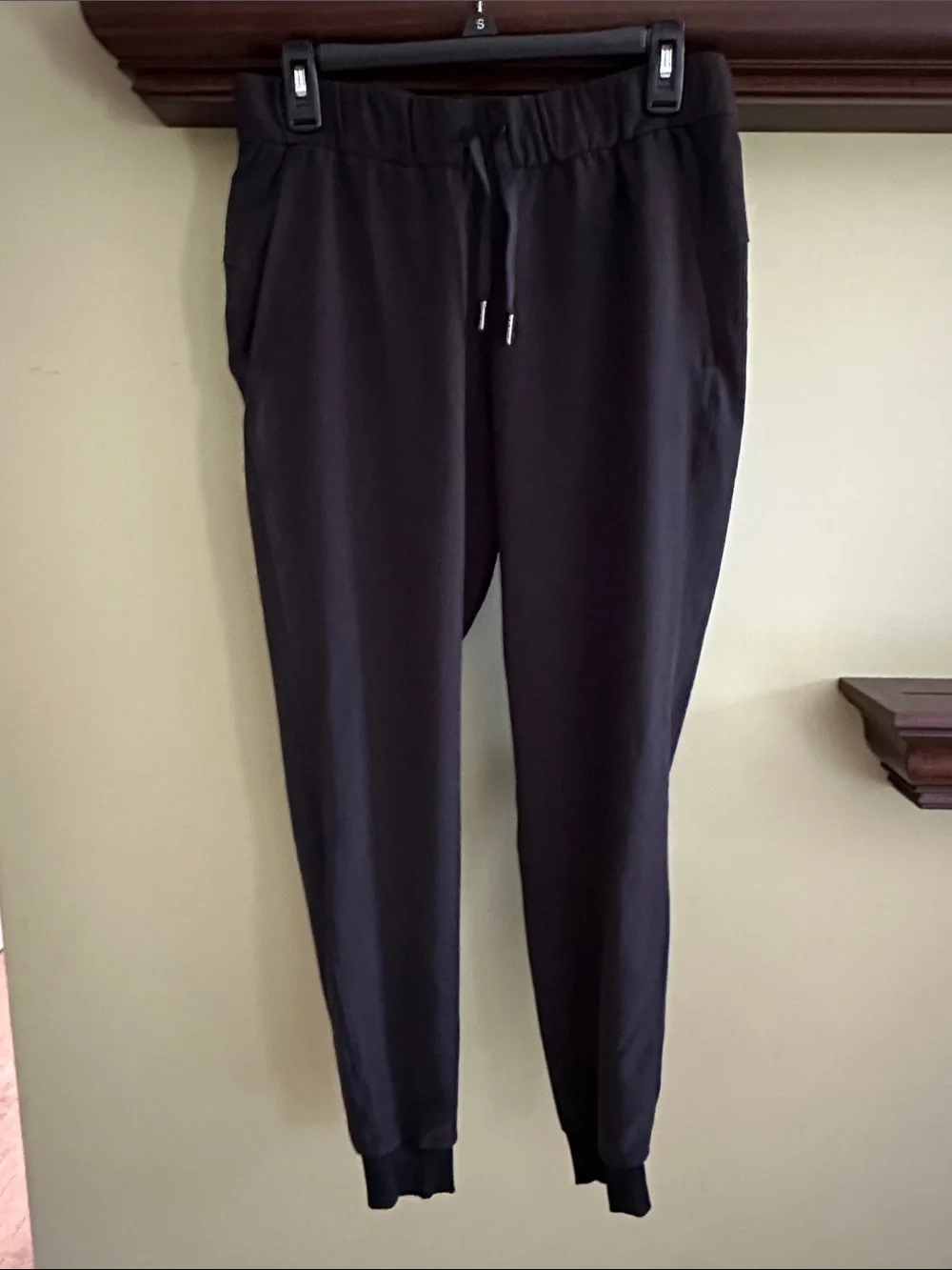Lululemon Stretch High Rise Relaxed Fitting Jogger size 6 black